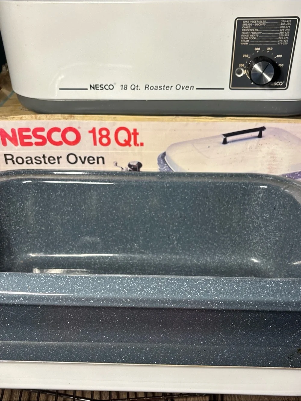 Vintage NESCO 18 Qt Roaster Oven 4218-04 USA Made USED With BOX